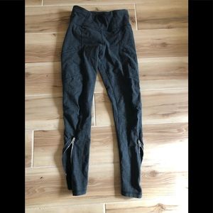 Calvin Klein leggings with pockets/zip
